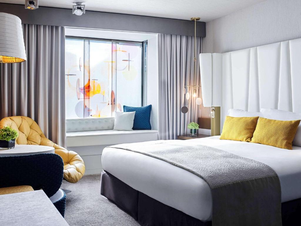 Postel nebo postele na pokoji v ubytování Sofitel Munich Bayerpost