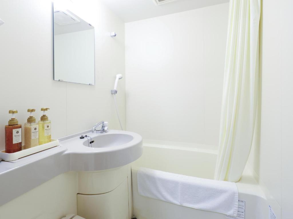 Koupelna v ubytování Tennen Onsen Taho-no-Yu Dormy Inn Niigata