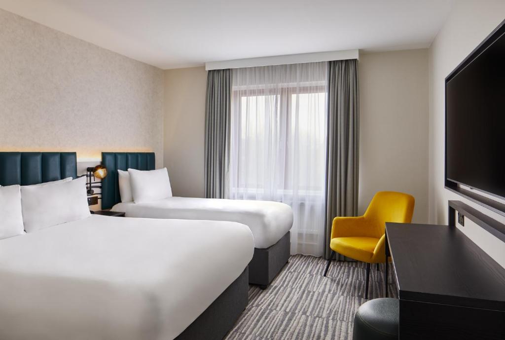 Postel nebo postele na pokoji v ubytování Leonardo Hotel Dublin Christchurch