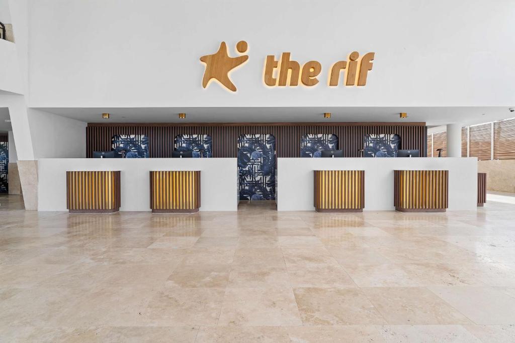 Vstupní hala nebo recepce v ubytování The Rif At Mangrove Beach Corendon Curacao All-Inclusive, Curio by Hilton