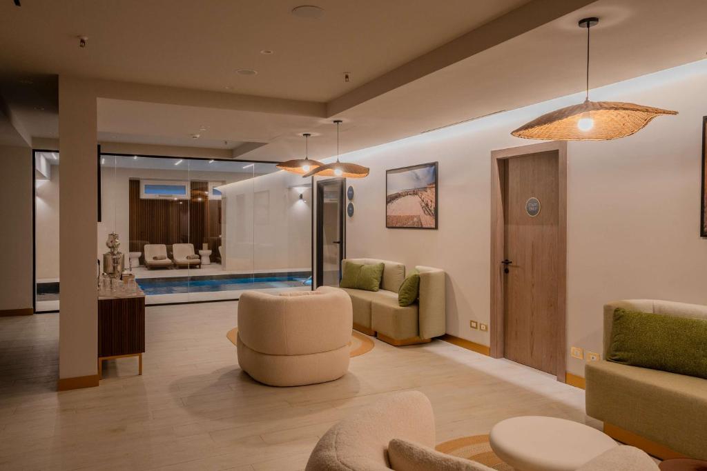 Posezení v ubytování Terradamari Resort & Spa Marina di Modica,Tapestry by Hilton
