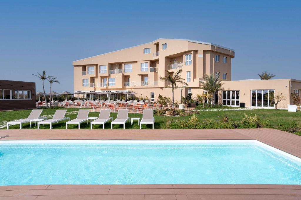 Bazén v ubytování Terradamari Resort & Spa Marina di Modica,Tapestry by Hilton nebo v jeho okolí