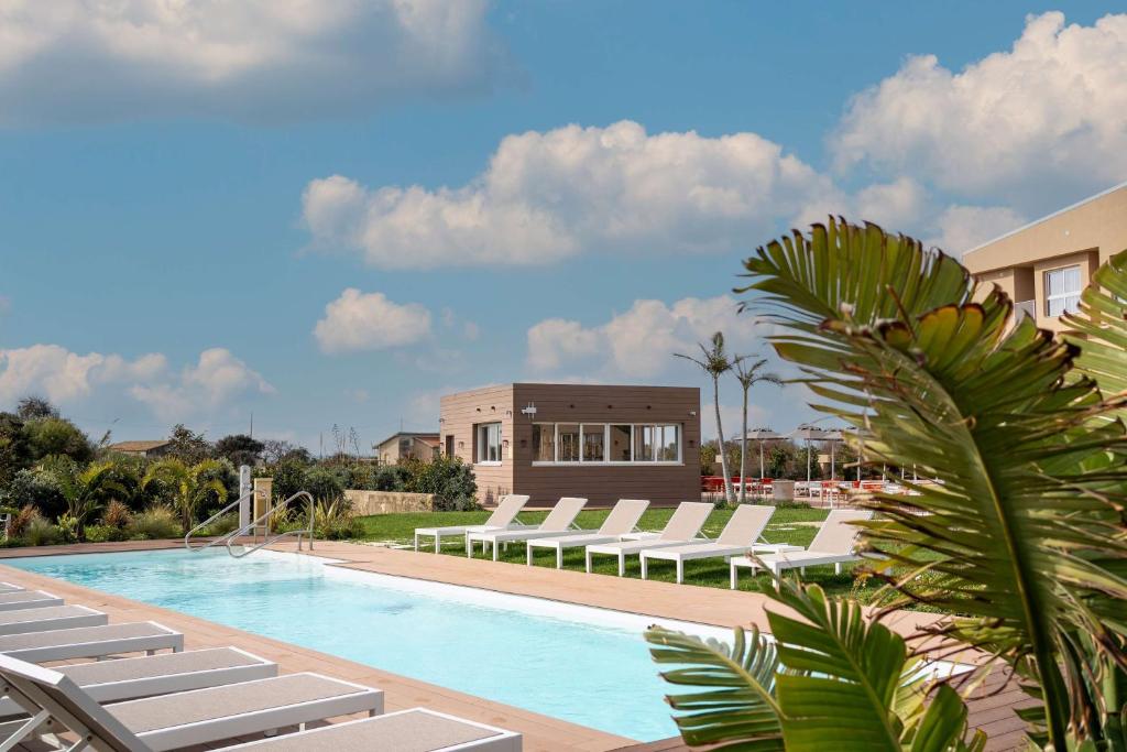 Bazén v ubytování Terradamari Resort & Spa Marina di Modica,Tapestry by Hilton nebo v jeho okolí