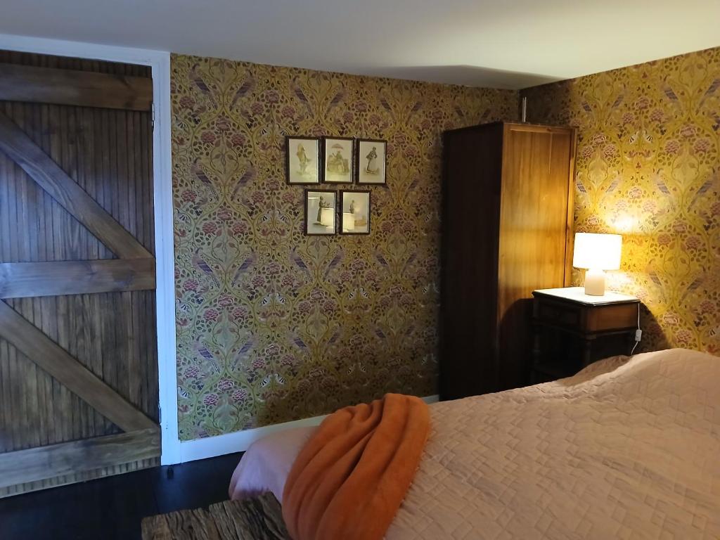 Domaine des Pommiers - Double Room With Shared Bathroom