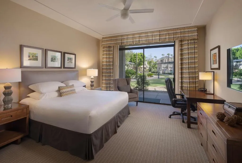 One-Bedroom Suite with Full Kitchen