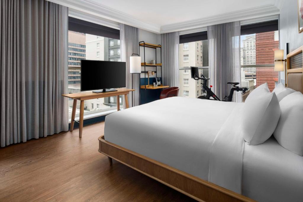 Hotel Theo New Orleans, Tapestry Collection by Hilton - 特大号床间 - 带佩洛顿 (Peloton)