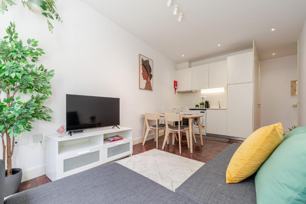TV a/nebo společenská místnost v ubytování ESM Rental - Santa Catarina Cozy Apartment