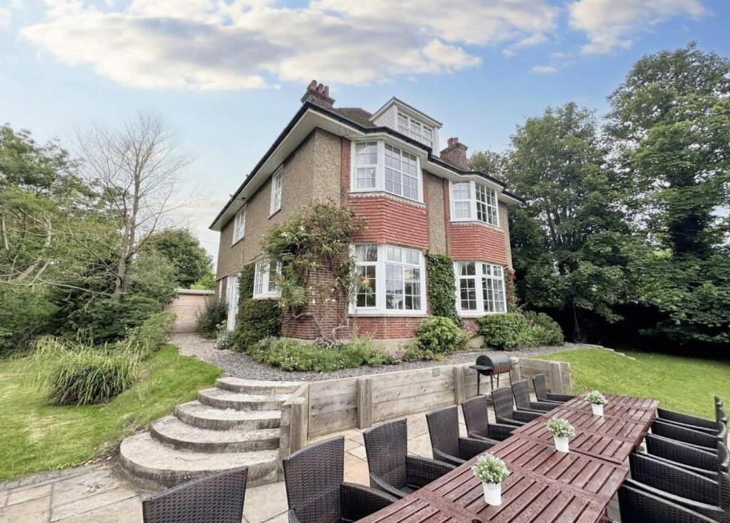 Κήπος έξω από το Beautiful 9 Bed Seaview Estate