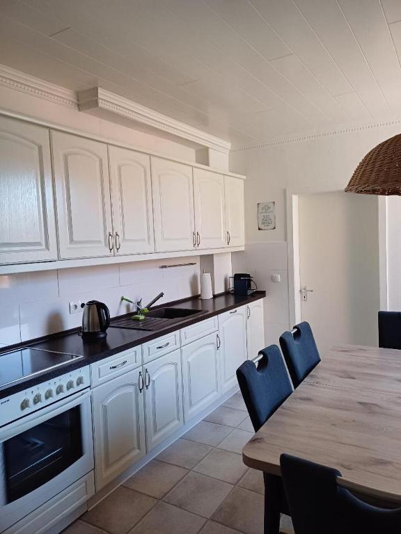 Kuchyň nebo kuchyňský kout v ubytování Gästezimmer Ilmenaudeich