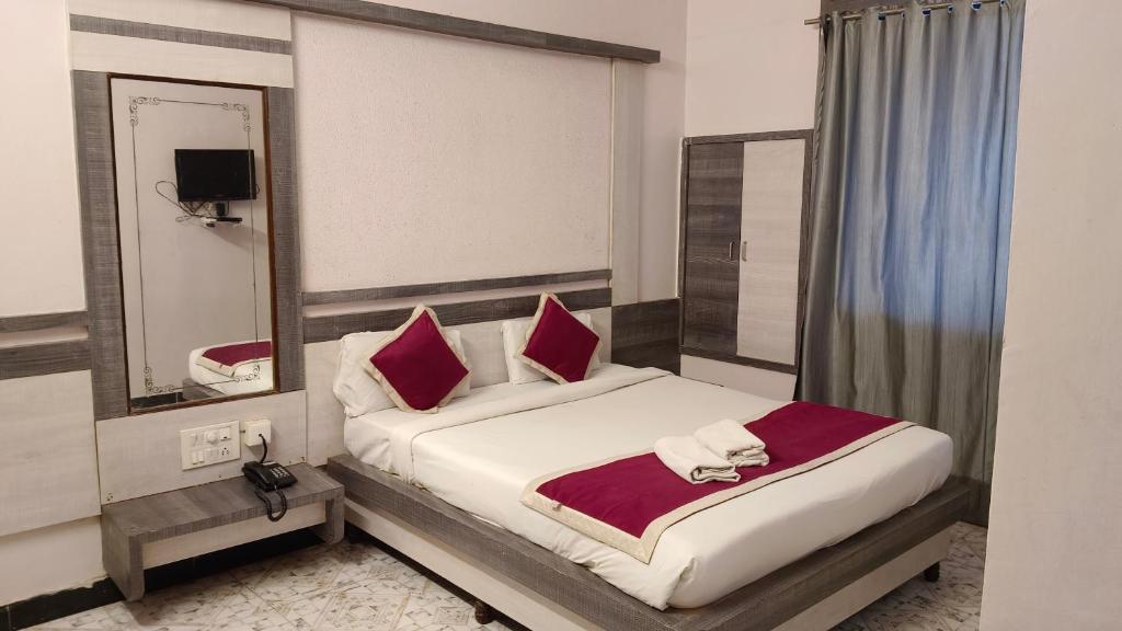 Postel nebo postele na pokoji v ubytování Hotel Kiara Eshosans Palace