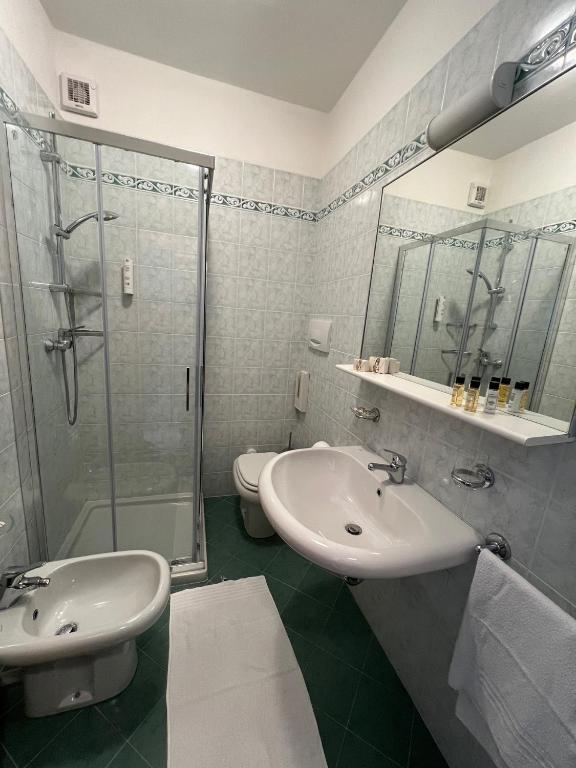 Hotel American - Single Room