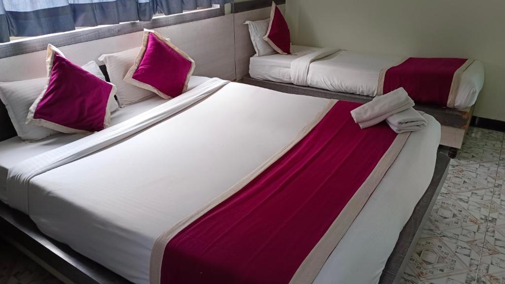 Postel nebo postele na pokoji v ubytování Hotel Kiara Eshosans Palace