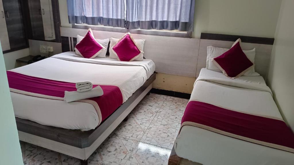 Postel nebo postele na pokoji v ubytování Hotel Kiara Eshosans Palace