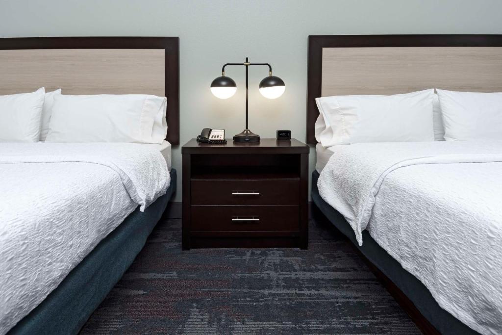 Hampton Inn & Suites - Raleigh Downtown - 