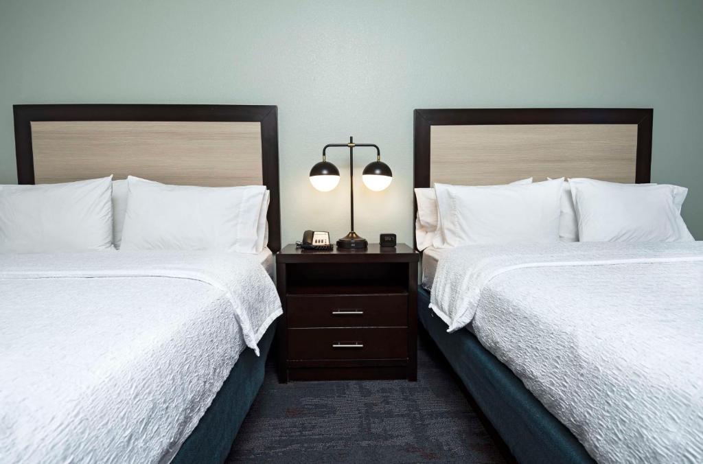 Hampton Inn & Suites - Raleigh Downtown - 