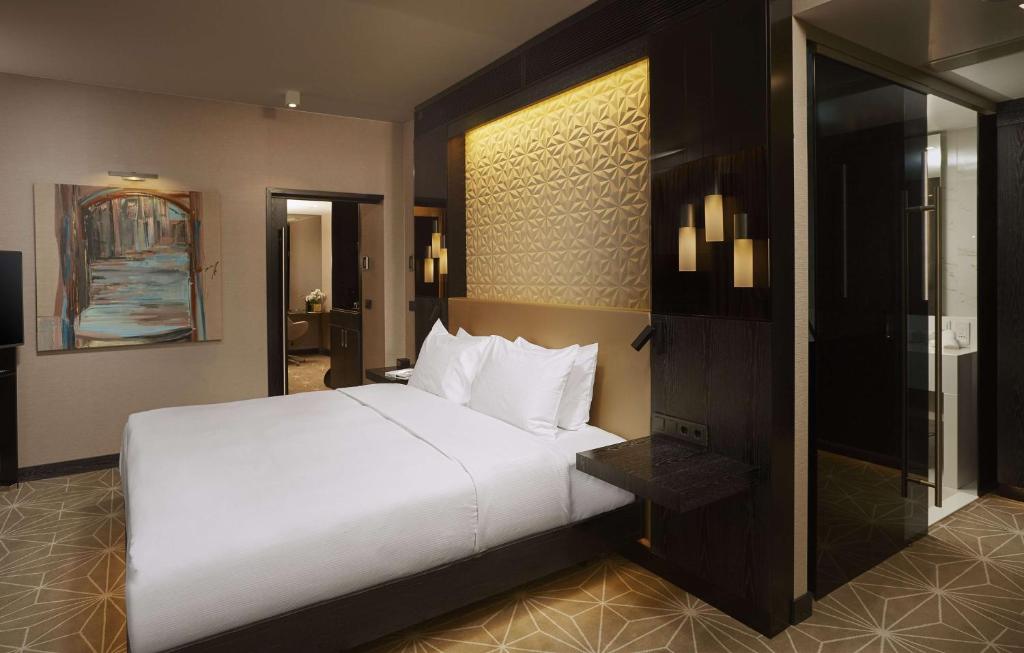 Postel nebo postele na pokoji v ubytování Hilton Tallinn Park