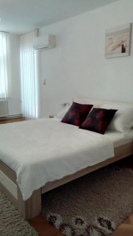 Postel nebo postele na pokoji v ubytování Vila mijajlovic