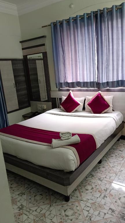 Postel nebo postele na pokoji v ubytování Hotel Kiara Eshosans Palace