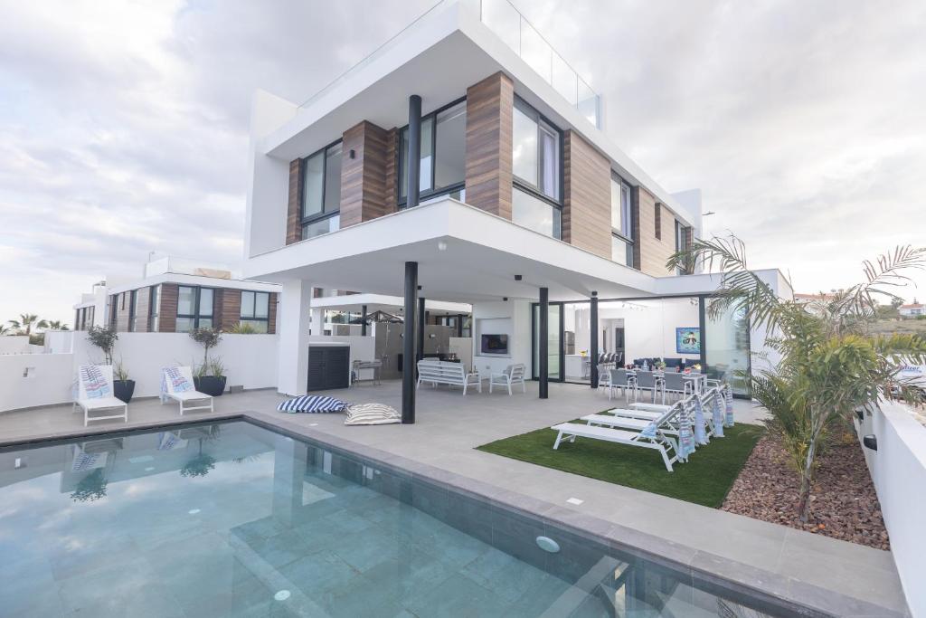 Aqua 4 Bedrooms