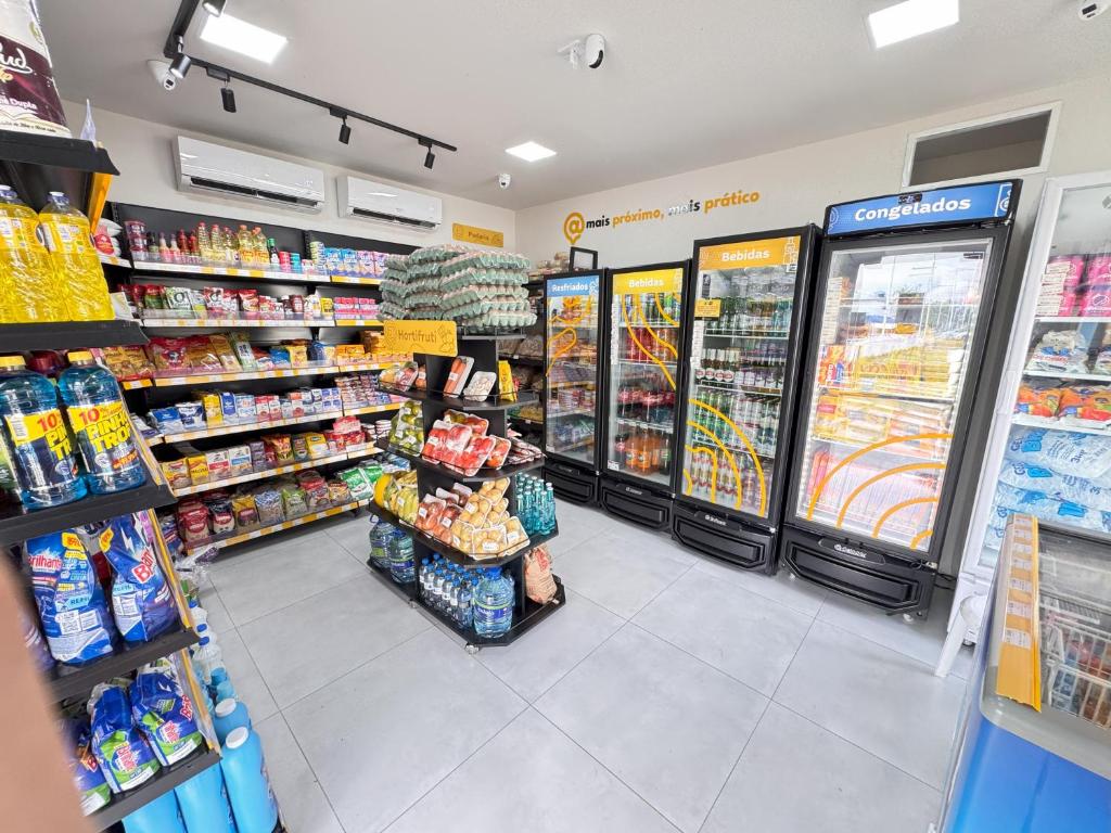 Supermarket nebo jiné obchody v  apartmánu nebo okolí