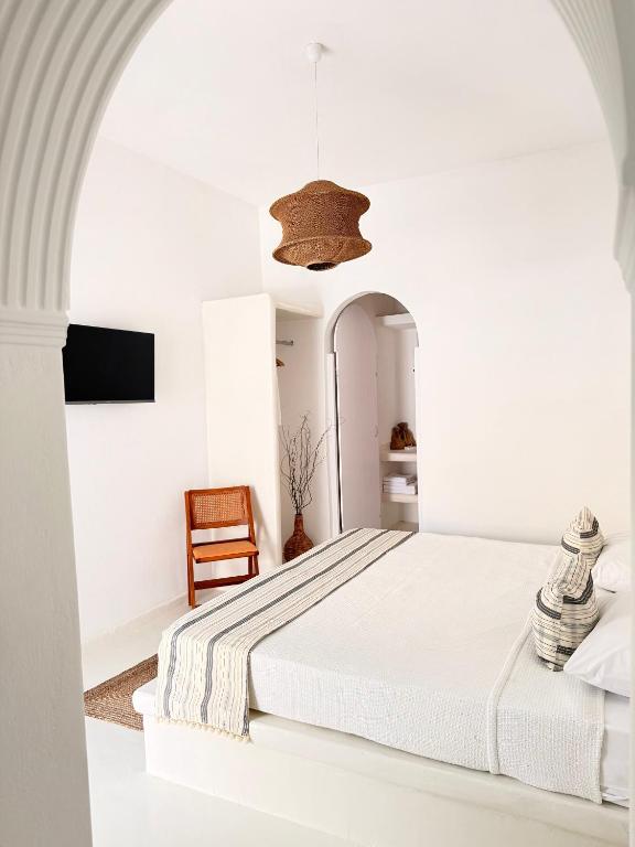 Postel nebo postele na pokoji v ubytování Cal Day Rooms Santorini