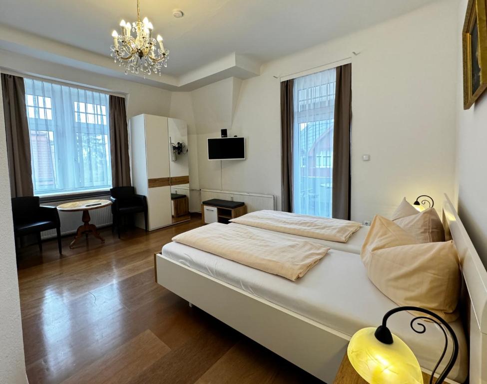 Hotel Zu den Linden - Resim 12