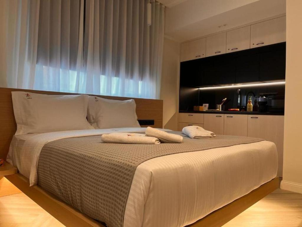 Triple A - Urban Spark Studios in Psiri-Platia Theatrou - Free Parking! - Resim 11