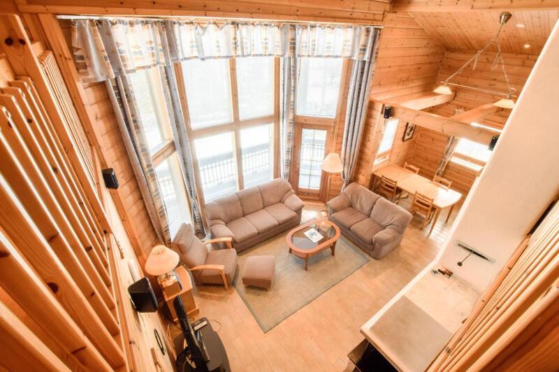an overhead view of a living room with a couch and a table at VIP-Tahko 1 in Tahkovuori