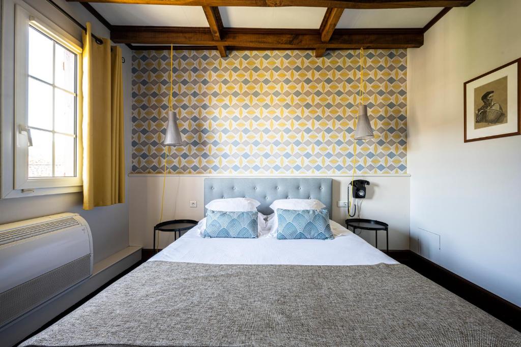 Postel nebo postele na pokoji v ubytování Hôtel Ithurria - Teritoria