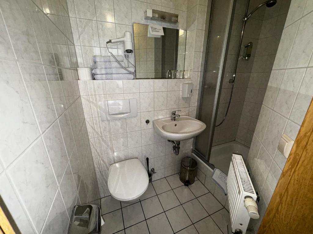 Hotel Zu den Linden - Resim 17