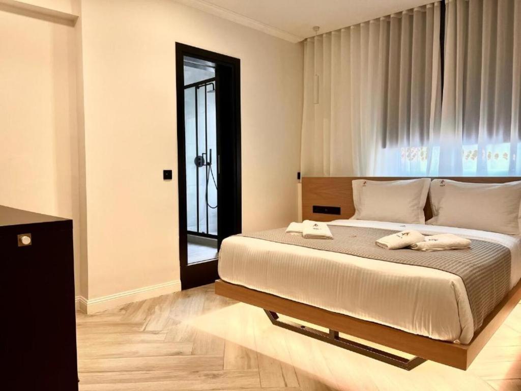 Triple A - Urban Spark Studios in Psiri-Platia Theatrou - Free Parking! - Resim 22