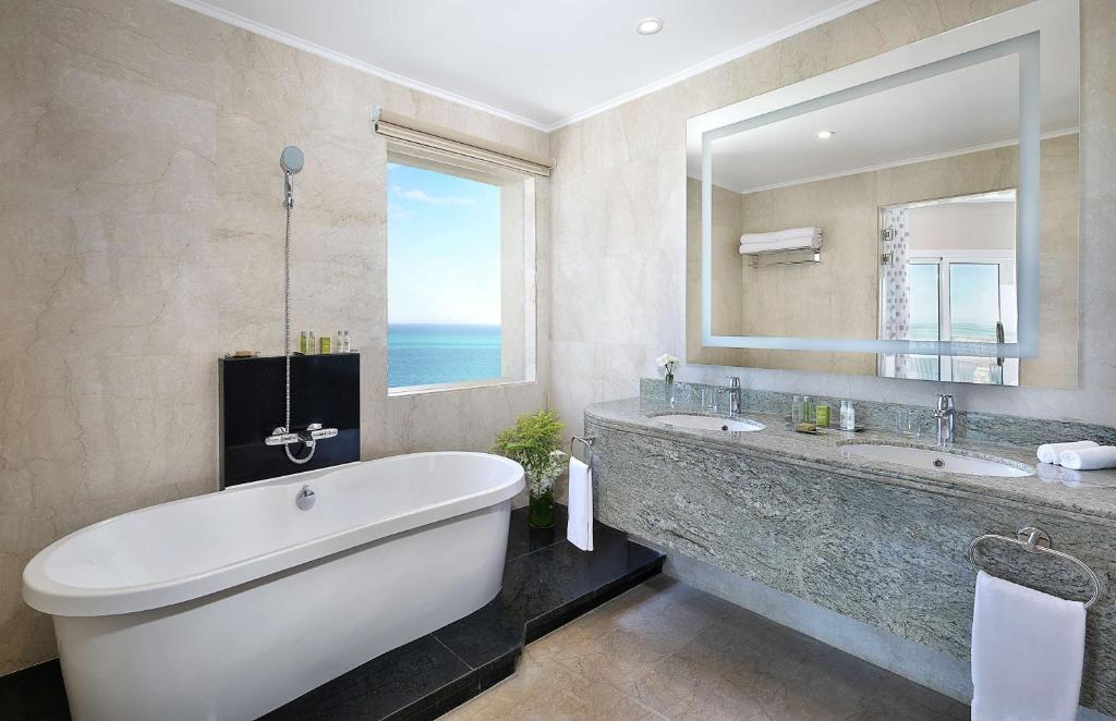 Koupelna v ubytování Hilton Hurghada Plaza Hotel