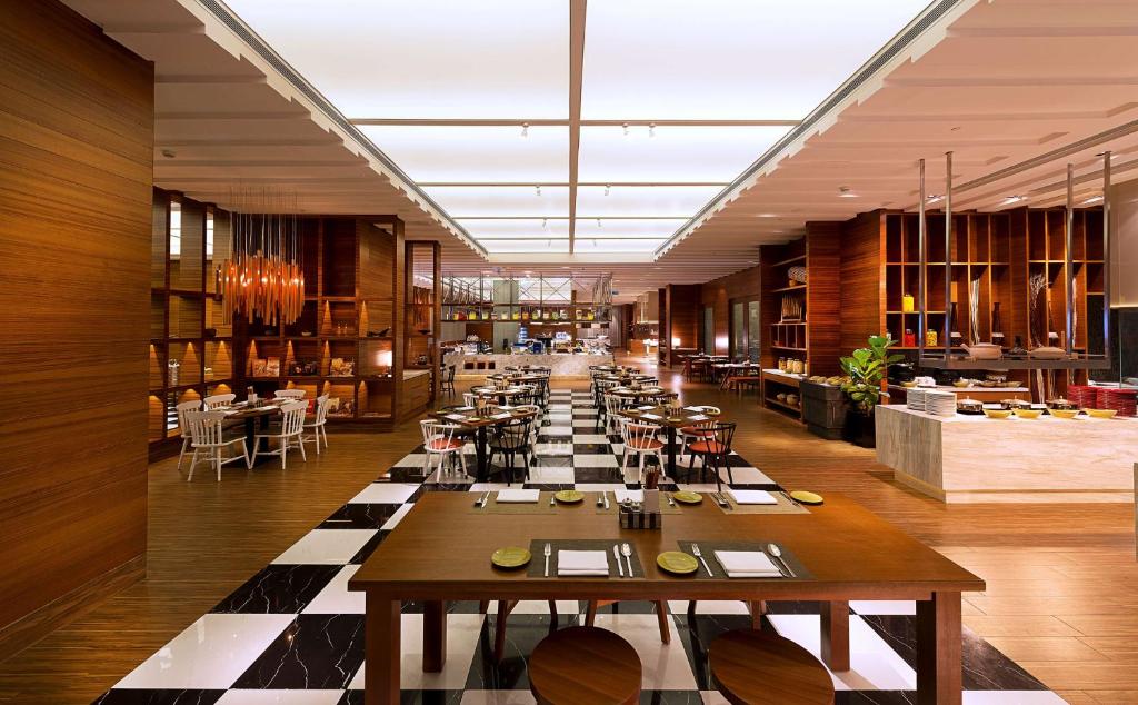 Restaurace v ubytování DoubleTree by Hilton Johor Bahru