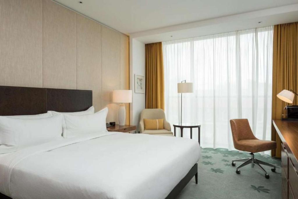 Postel nebo postele na pokoji v ubytování Hilton Kyiv