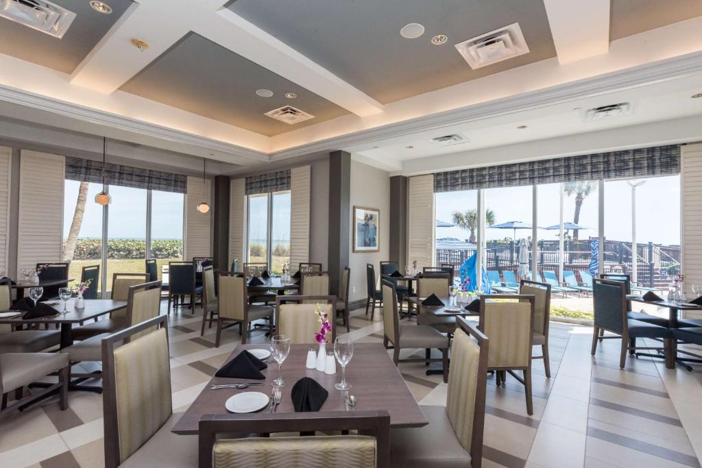 Restaurace v ubytování Hilton Melbourne Beach Oceanfront