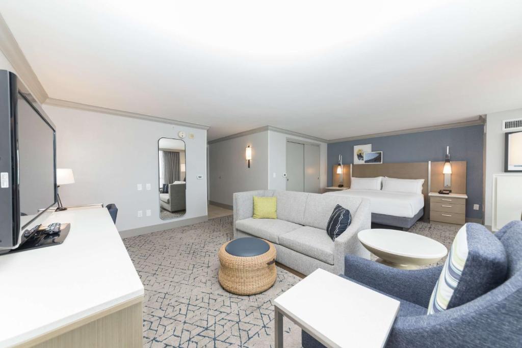 TV a/nebo společenská místnost v ubytování Hilton Melbourne Beach Oceanfront