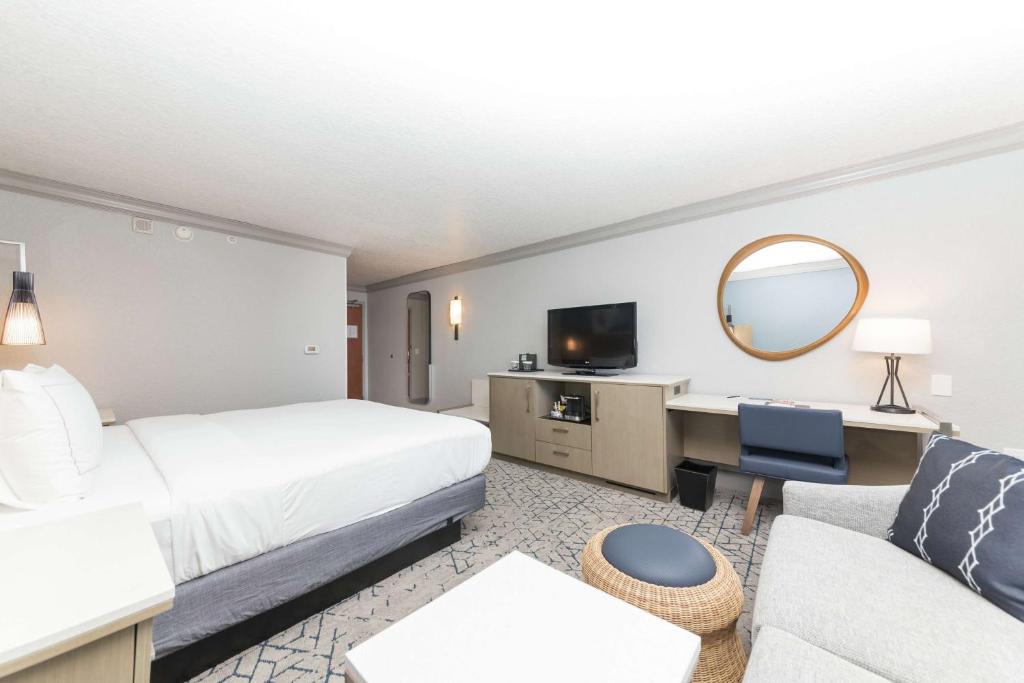 Postel nebo postele na pokoji v ubytování Hilton Melbourne Beach Oceanfront