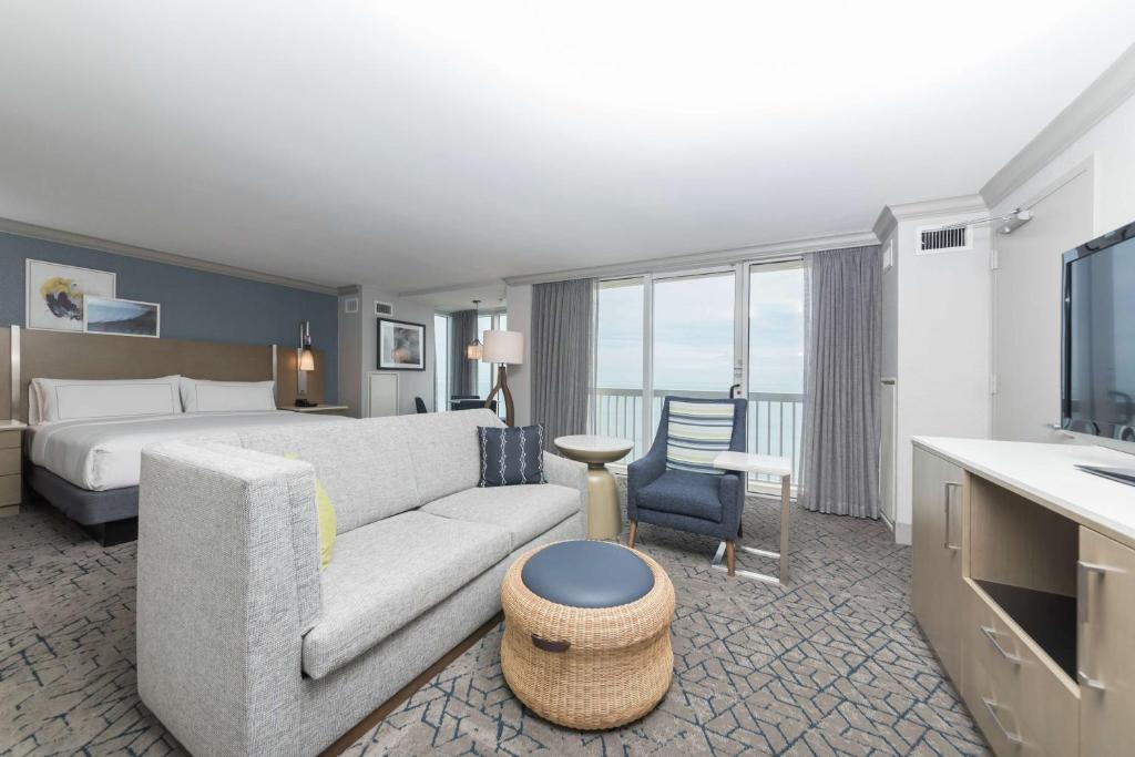 TV a/nebo společenská místnost v ubytování Hilton Melbourne Beach Oceanfront