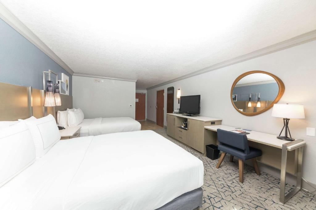 Postel nebo postele na pokoji v ubytování Hilton Melbourne Beach Oceanfront