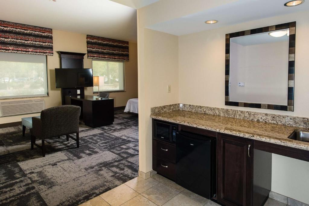 Hampton Inn & Suites Phoenix Chandler Fashion Center photo