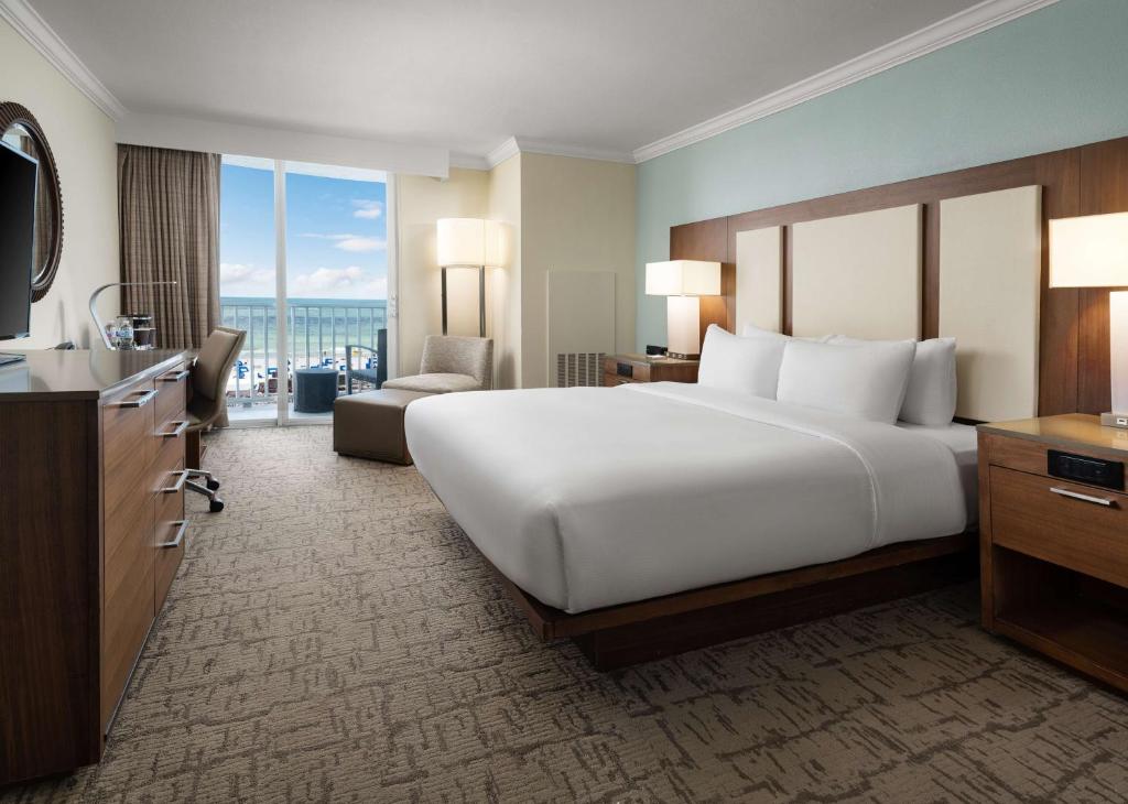 Hilton Clearwater Beach Resort & Spa - 
