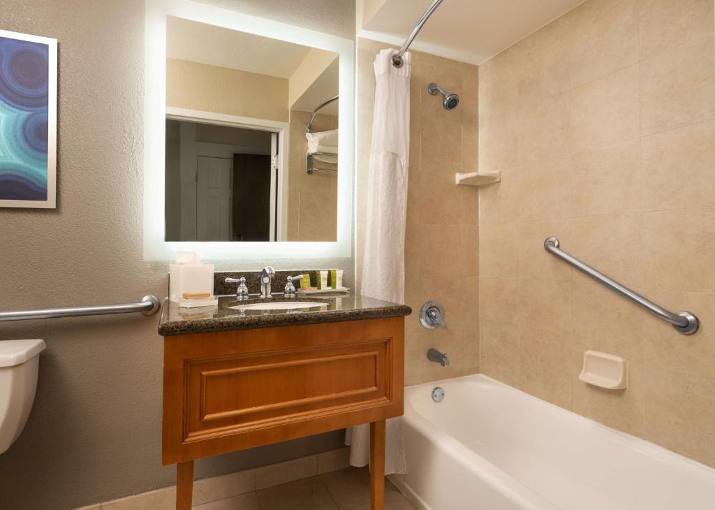 Hilton Clearwater Beach Resort & Spa - 