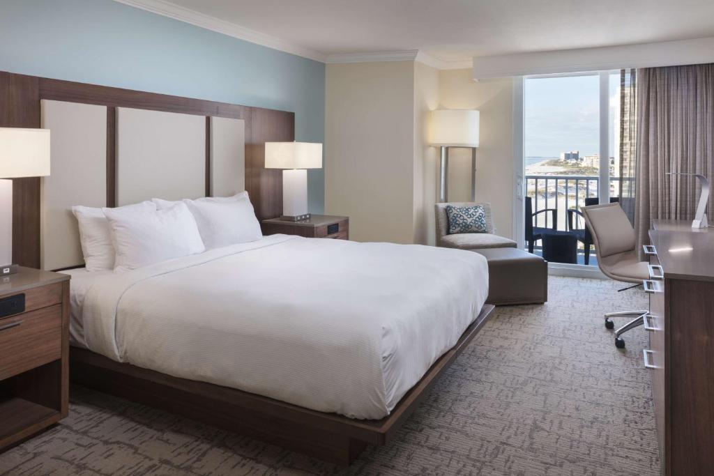 Hilton Clearwater Beach Resort & Spa - 