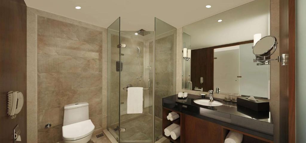 Koupelna v ubytování DoubleTree by Hilton-Pune Chinchwad