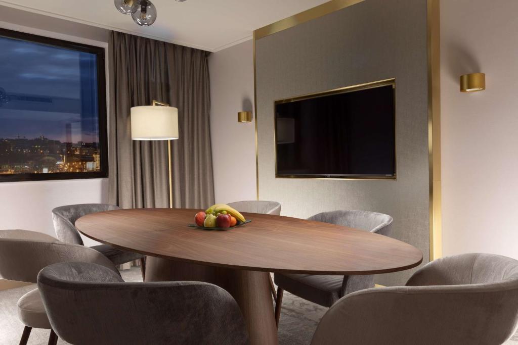 Część wypoczynkowa w obiekcie Hilton Prague Hotel