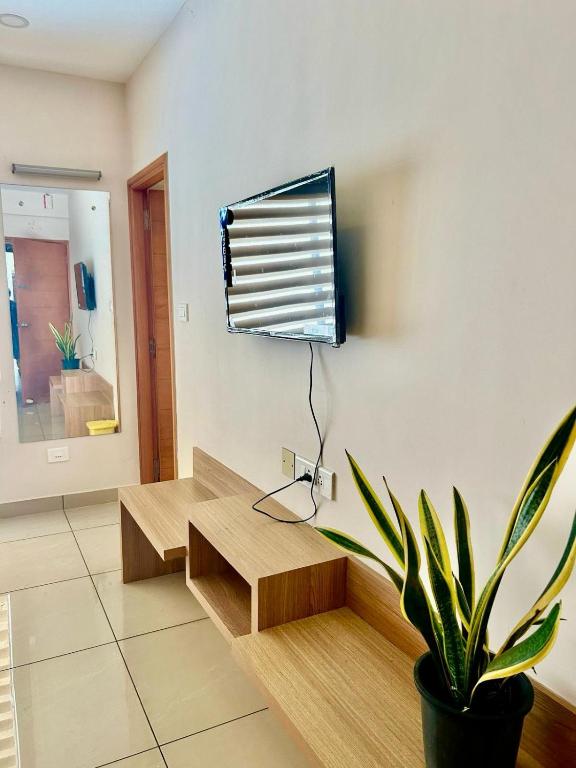 TV a/nebo společenská místnost v ubytování Ikigai by Halcyon Traveltech