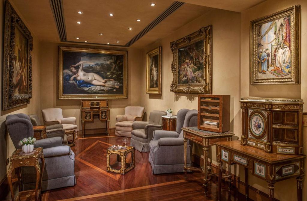 Posezení v ubytování Rome Cavalieri, A Waldorf Astoria Hotel