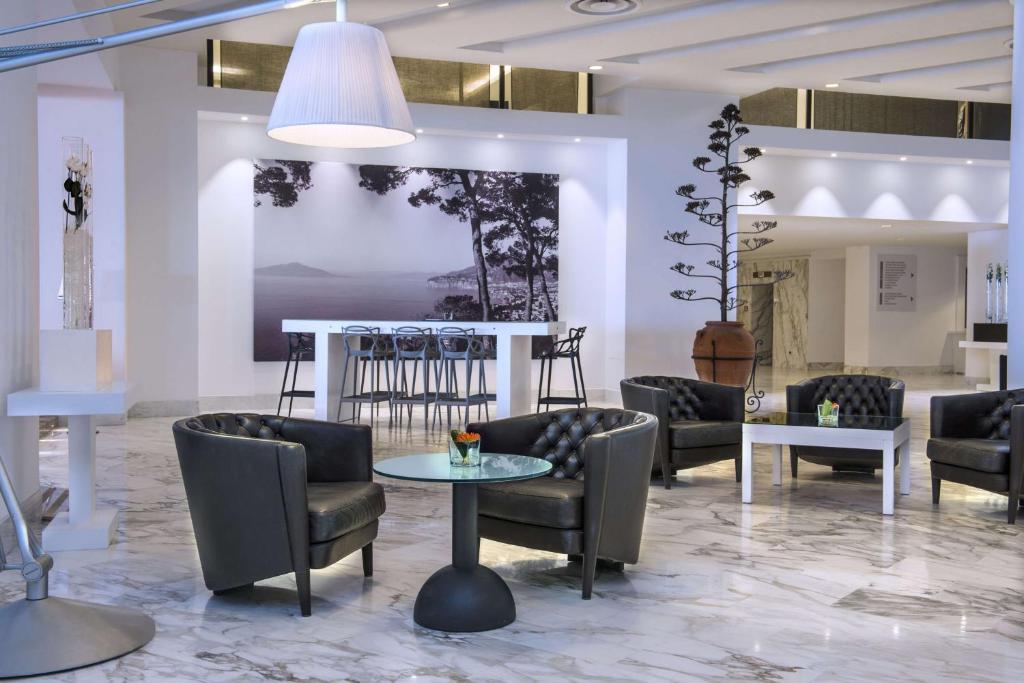 Posezení v ubytování Hilton Sorrento Palace