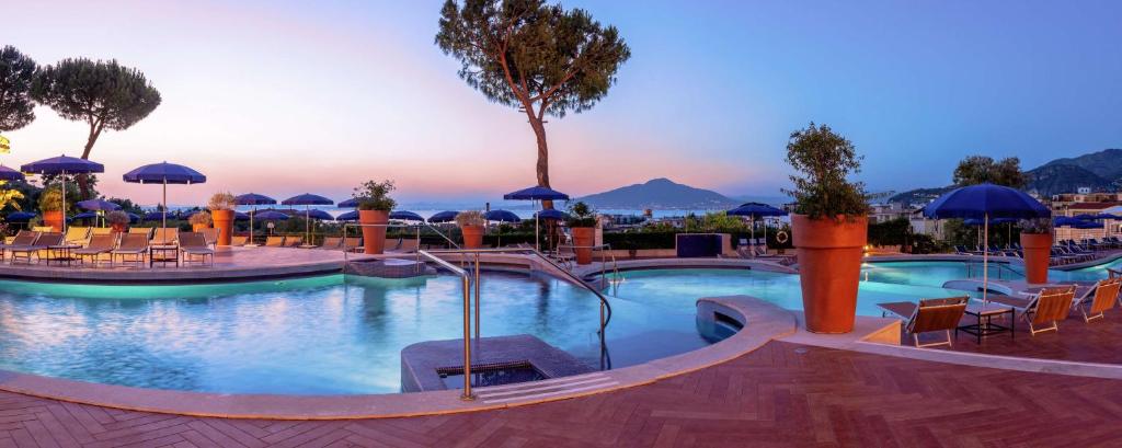 Bazén v ubytování Hilton Sorrento Palace nebo v jeho okolí