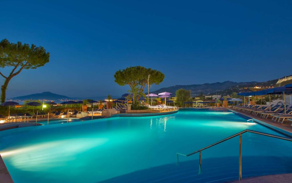 Bazén v ubytování Hilton Sorrento Palace nebo v jeho okolí